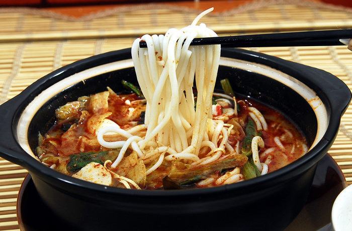 餐飲加盟店排行榜云南過橋米線加盟費多少錢(圖)_2