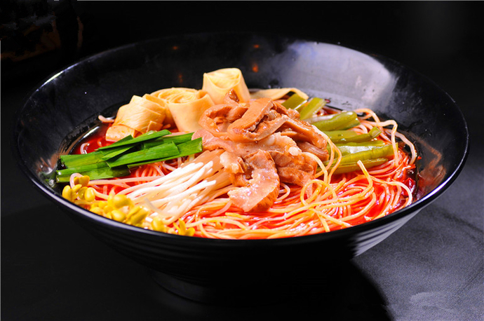 加盟半城山色火鍋米線怎么樣？沒有經(jīng)驗(yàn)?zāi)懿荒芗用?？（圖）_2