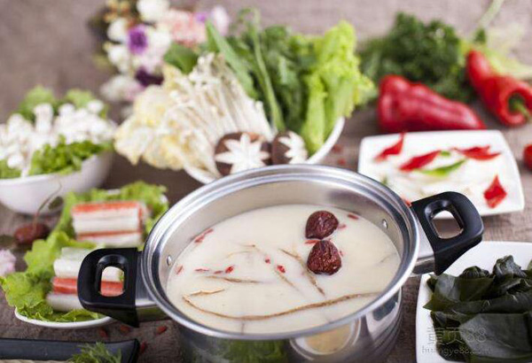 食尚旋轉(zhuǎn)小火鍋加盟費多少（圖）_1