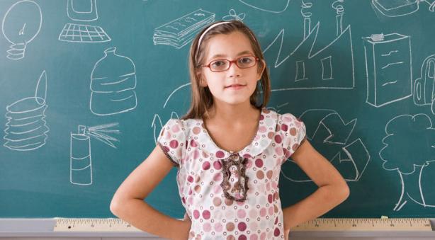 家長問：看書寫作業(yè)的時候要不要戴眼鏡？（圖）_1