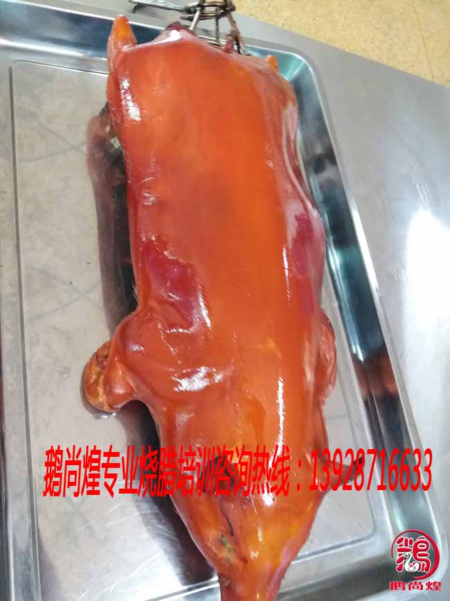 廣東烤乳豬培訓(xùn)，脆皮烤乳豬的做法_1