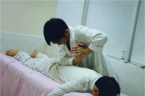 如何治坐骨神經(jīng)痛，這幾種方法中總有適合您（圖）_1