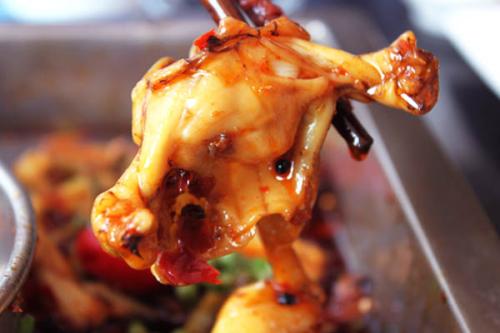 特色火鍋創(chuàng)業(yè)品牌首選北龍牛蛙火鍋魅力源于親民（圖）_1