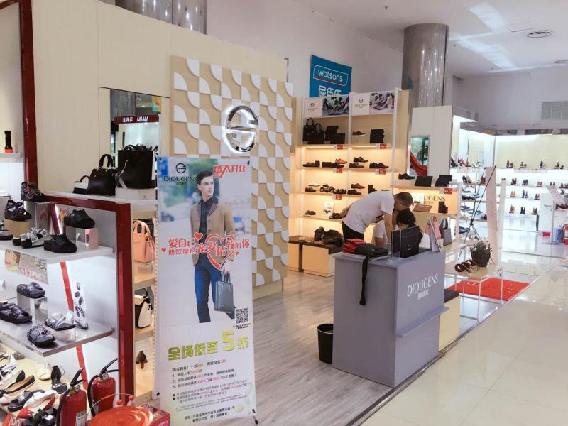 最火爆的箱包皮具加盟項(xiàng)目，迪歐摩尼箱包加盟（圖）_1