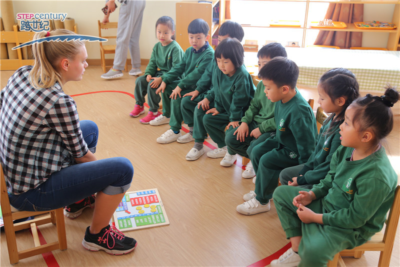 重視幼兒第二語(yǔ)言學(xué)習(xí)，雙語(yǔ)幼兒園加盟多少錢(qián)？（圖）_3