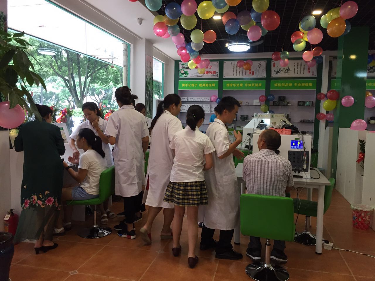 家長須知如何預(yù)防寶寶近視要做到以下幾點（圖）_2