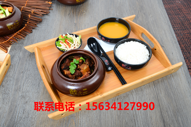 憨小二壇子燜肉加盟8㎡開店1分鐘上餐_3