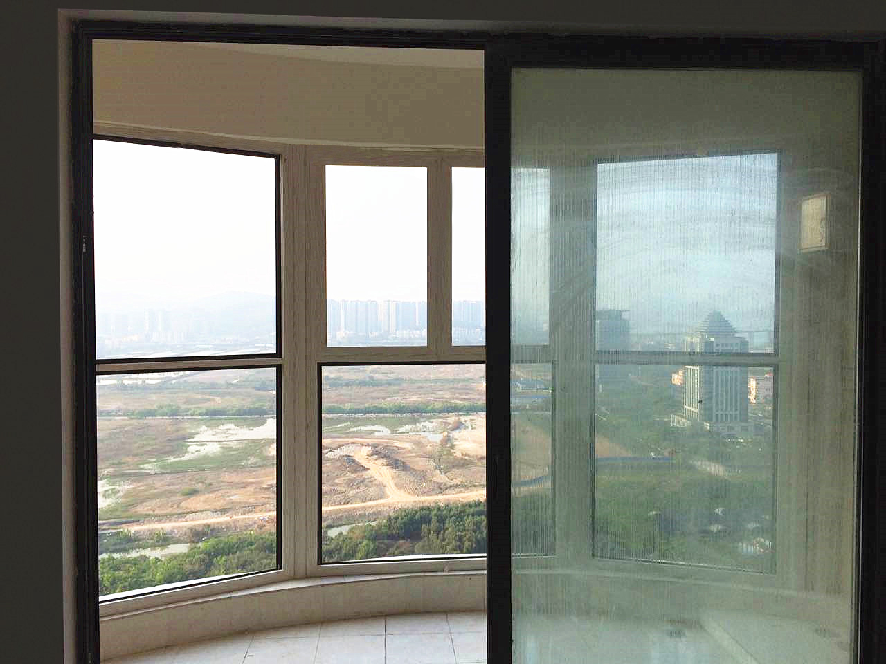 影響鋁合金門窗玻璃的壽命的因素（圖）_1