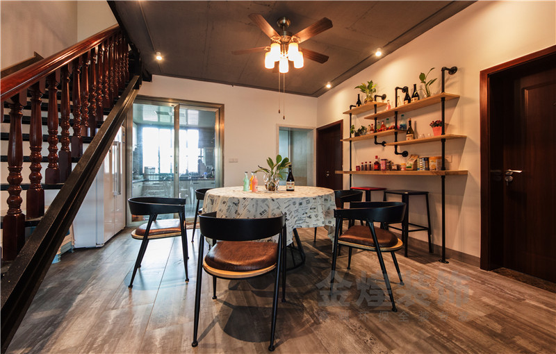 震驚!50多平米小戶型竟能容納了一家五口（圖）_10