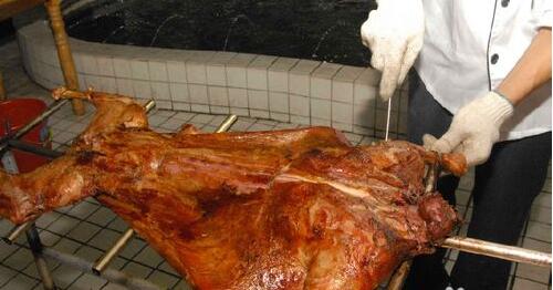 湖南哪里可以學(xué)到烤全羊的全套技術(shù)（圖）_2