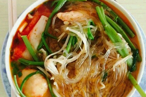 馮記麻辣燙加盟條件/濟(jì)南開麻辣燙店要多少錢/麻辣燙加盟總部（圖）_1