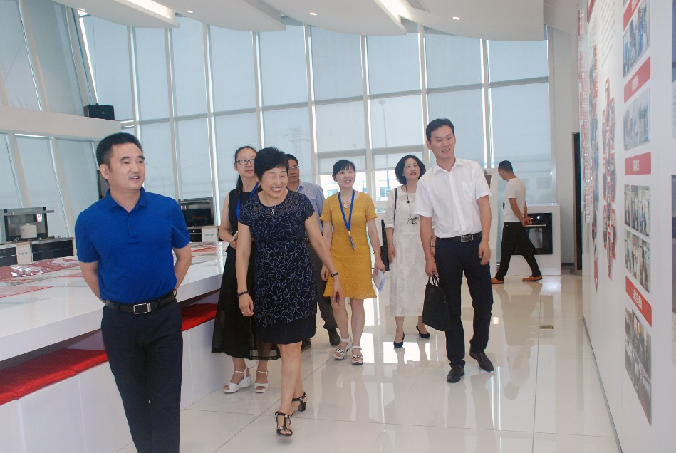 嵊州市副市長(zhǎng)俞忠毅調(diào)研億田集成灶（圖）_1
