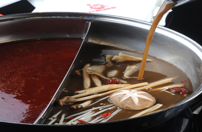 旋轉(zhuǎn)小火鍋加盟_選擇鱻煮藝_總部扶持_手把手教你賺錢＊（圖）_3