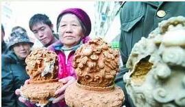 依路佑妮：騙子“行業(yè)”年騙3000億_1