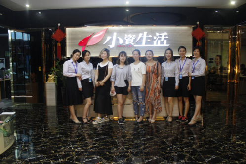 小資生活化妝品加盟，擁有怎樣的培訓(xùn)機(jī)制？_2