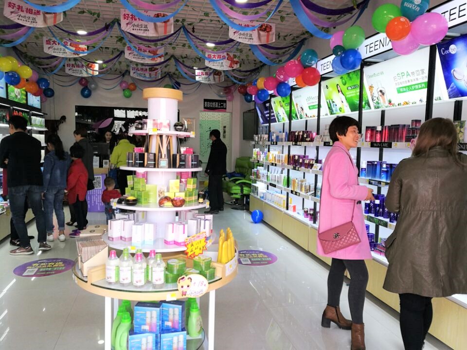 化妝品加盟-小資生活全球美妝連鎖店：三大優(yōu)勢更顯加盟魅力！_2