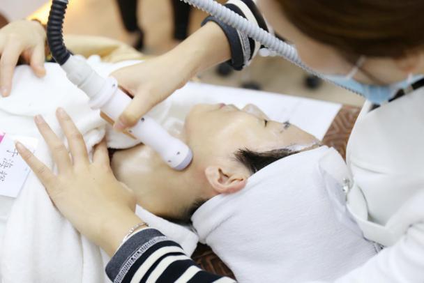 買一部iPhoneX，還不如報一個皮膚管理培訓班（圖）_1