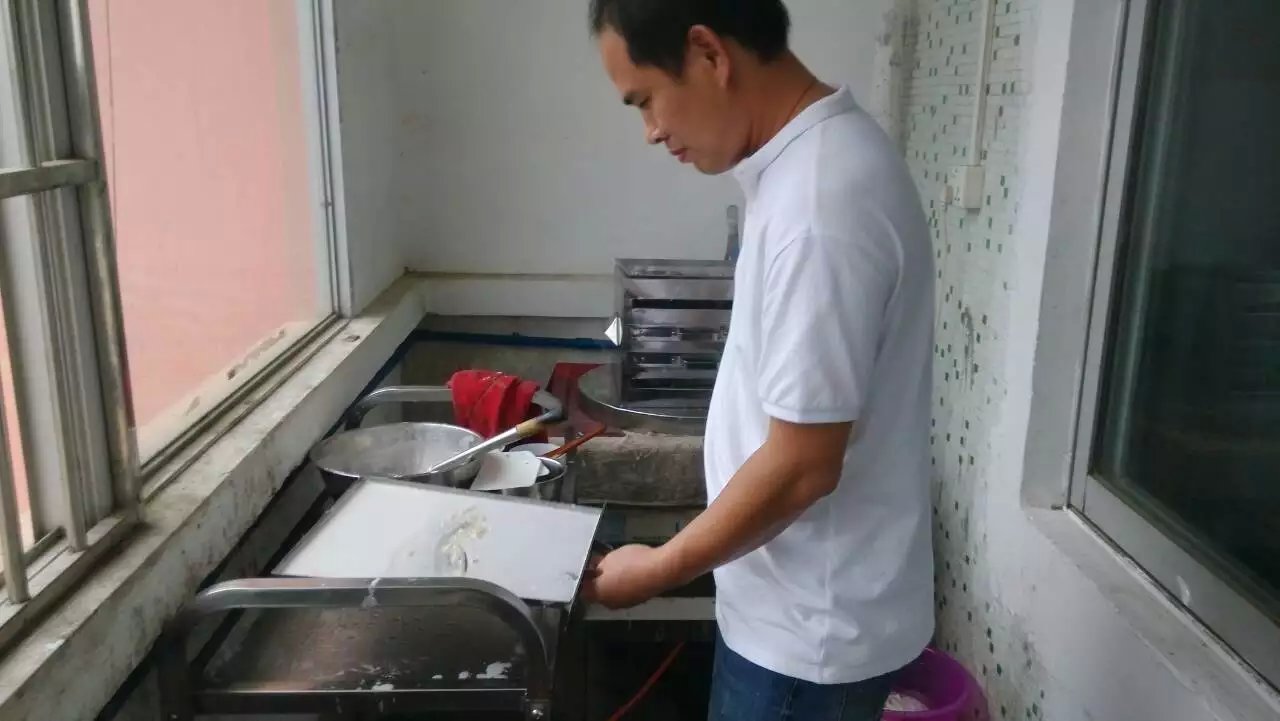 在老家去哪學(xué)廣東腸粉？石磨腸粉培訓(xùn)班（圖）_1