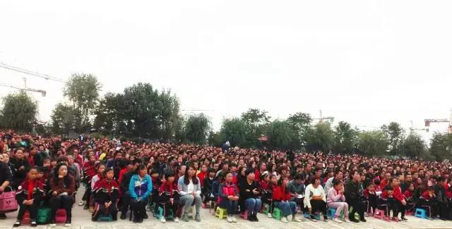 “心懷感恩，成就夢(mèng)想”全國(guó)大型公益演講活動(dòng)走進(jìn)榆中縣一悟小學(xué)?。▓D）_2