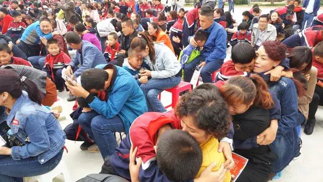 “心懷感恩，成就夢(mèng)想”全國(guó)大型公益演講活動(dòng)走進(jìn)榆中縣一悟小學(xué)?。▓D）_3