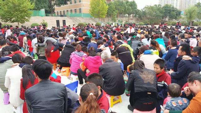 “心懷感恩，成就夢(mèng)想”全國(guó)大型公益演講活動(dòng)走進(jìn)榆中縣一悟小學(xué)！（圖）_5