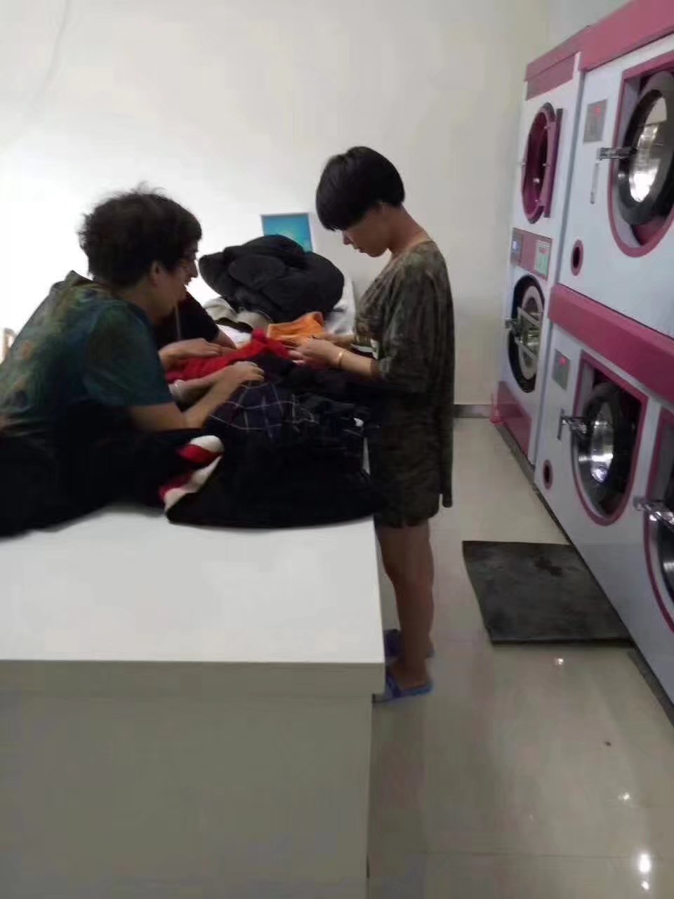 伊蔻邯鄲永年豪華店沒(méi)開(kāi)業(yè)就生意火爆（圖）_2