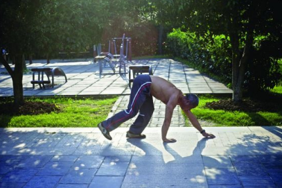 得了腰椎間盤突出怎么辦？膏藥一貼，好的快?。▓D）_3