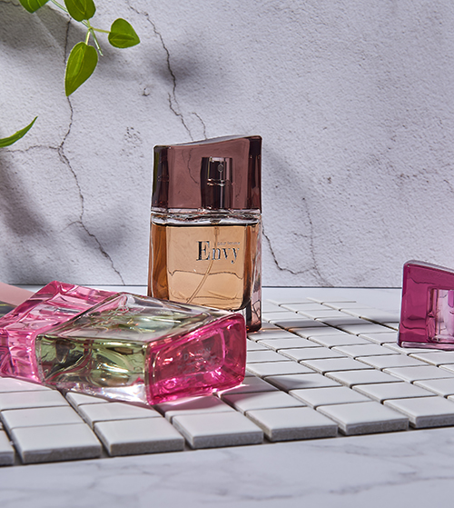 職場(chǎng)女性適合什么香水用迪拉瑞比用香奈兒適合（圖）_2