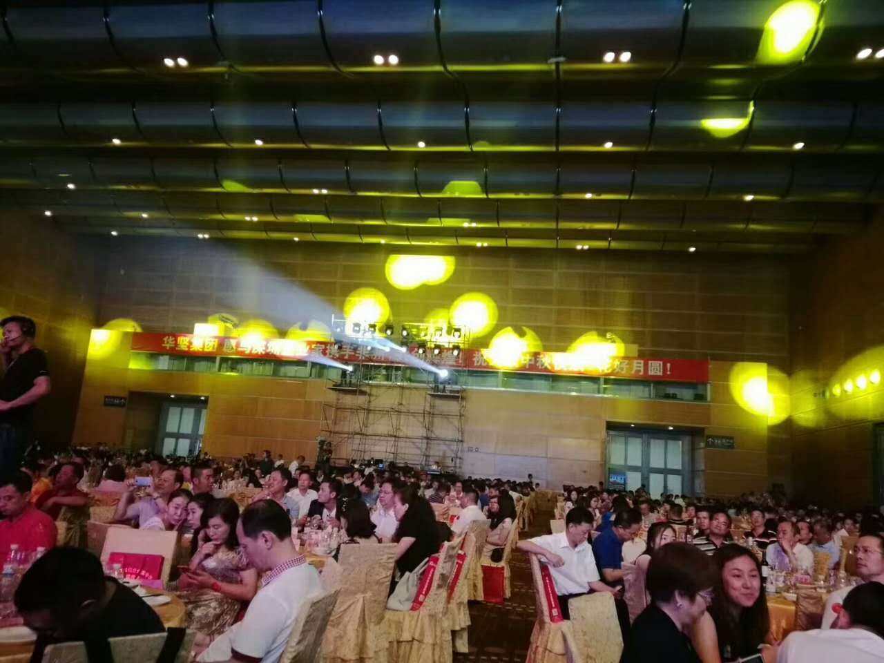 中網(wǎng)時(shí)代：深圳企聯(lián)會(huì)2017中秋聯(lián)誼會(huì)昨天在深圳會(huì)展中心落幕（圖）_5