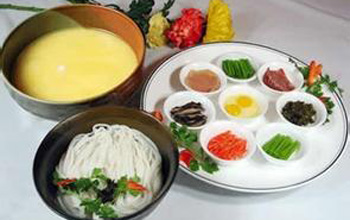 正宗云南過(guò)橋米線去長(zhǎng)沙哪里有學(xué)（圖）_2