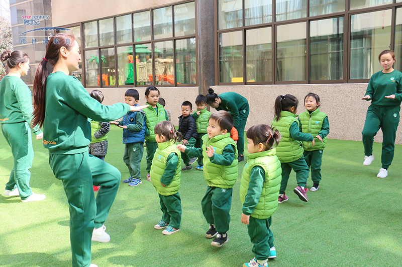 跨世纪教育:这些孩子在幼儿园竟然整天玩儿!_3