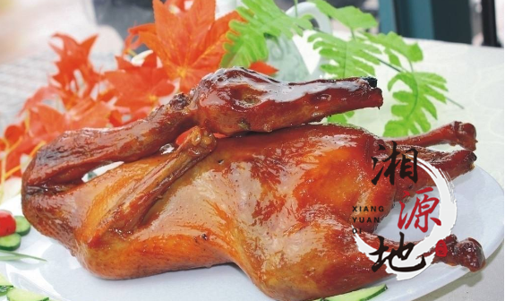 北京烤鴨技術(shù)哪里學(xué)，哪有培訓(xùn)教做_3