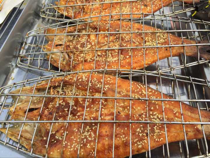 轉(zhuǎn)爐烤魚加盟。學(xué)習(xí)醉爐烤魚做法陪訓(xùn)烤魚配方（圖）_1