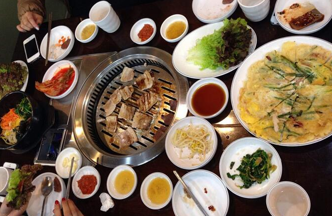 開一家熊歐巴主題烤肉加盟需要什么條件？_1