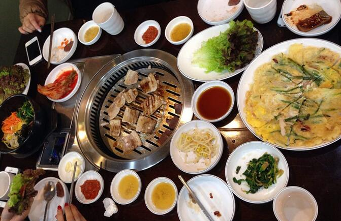 開一家熊歐巴主題烤肉加盟需要什么條件？_2