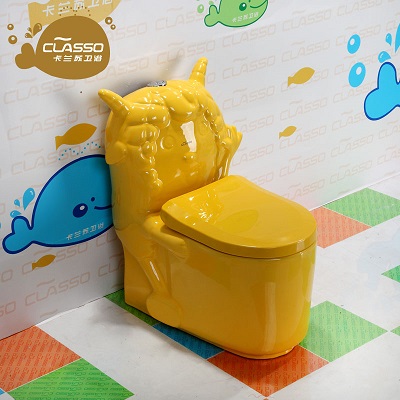 專為1~6歲寶寶設(shè)計的幼兒馬桶坐便器（圖）_1