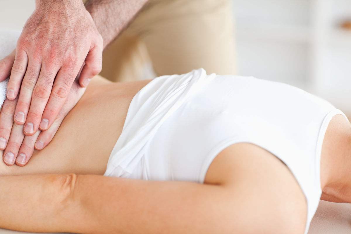 上班腰疼難忍？腰突到底怎么回事這樣改善最好！_2