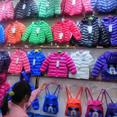 广州市冬季的女装羽绒服在哪里的厂家进货价位便宜质量好_2