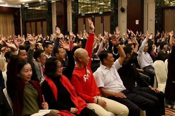 中網(wǎng)時(shí)代昆明站：CEO課堂創(chuàng)始人、E時(shí)代企業(yè)導(dǎo)師嚴(yán)兆海參與與大師同行論壇（圖）_3