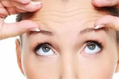 額頭紋要怎么樣祛皺？簡(jiǎn)單有效的祛皺方法（圖）_1