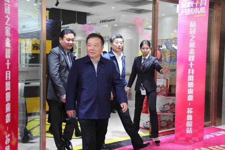 常務(wù)副省長鄧向陽調(diào)研深情寄語潘保春董事長（圖）_2