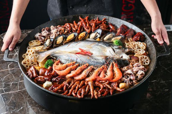 戰(zhàn)狼食代鐵鍋魚頭加盟流程（圖）_1