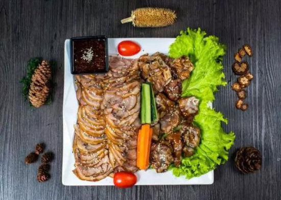 微烤吧燒烤加盟費用是多少_1