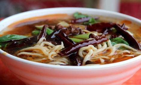 重慶小面加盟。學習牛肉板面技術(shù)培訓(xùn)板面做法（圖）_1