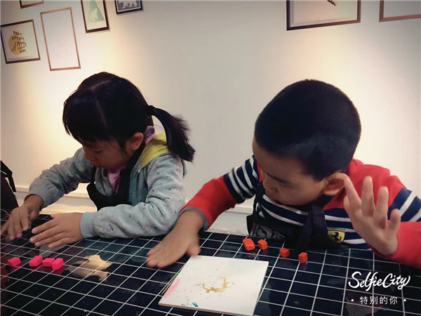 軟陶手鏈課堂圓滿結(jié)束，兒童手工樂園的分享（圖）_2