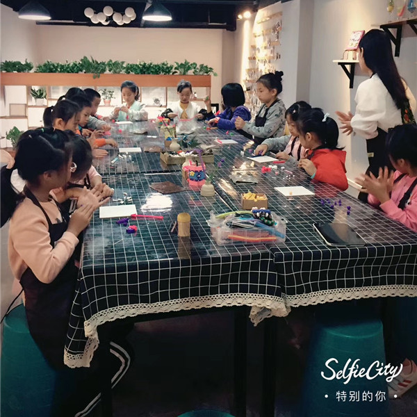 軟陶手鏈課堂圓滿結(jié)束，兒童手工樂園的分享（圖）_5