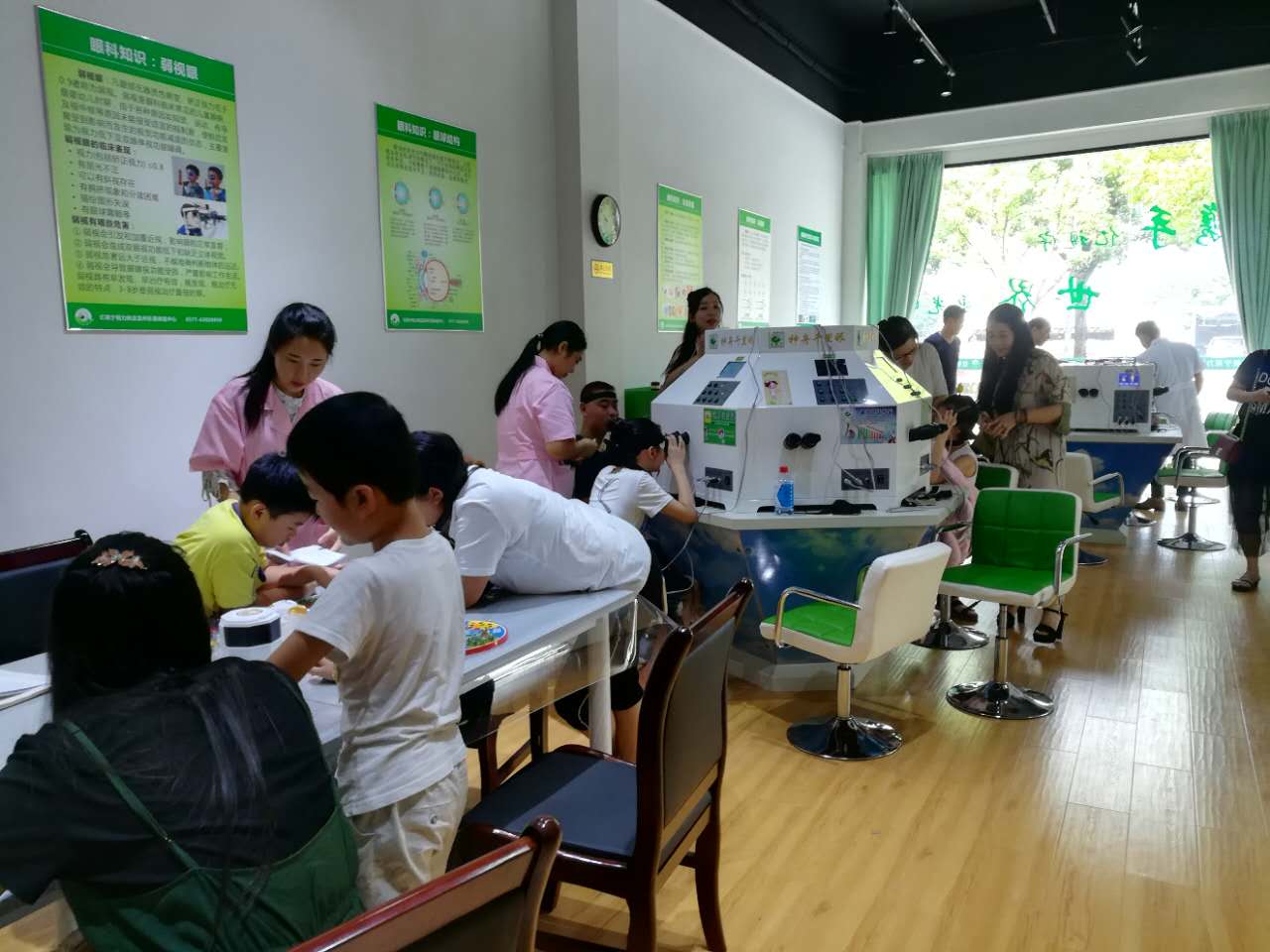 億視寧教你認(rèn)清孩子近視越來越深的原因（圖）_1