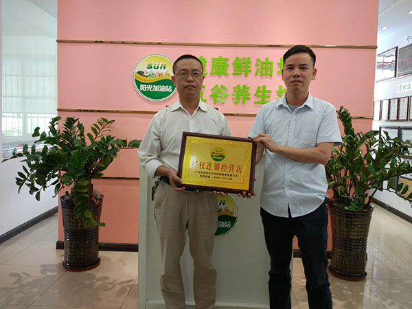 開家榨油坊多少錢？適合農(nóng)村創(chuàng)業(yè)的致富項目選陽光榨油坊（圖）_1