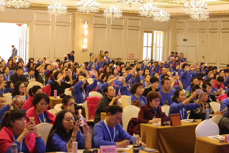 為了2017年會，跨世紀(jì)人將“擼起袖子加油干”進(jìn)行到底！（圖）_5