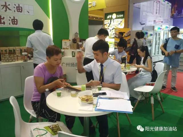 小本創(chuàng)業(yè)萬元即可成就大事業(yè)加盟陽光榨油坊全程指導(dǎo)_1